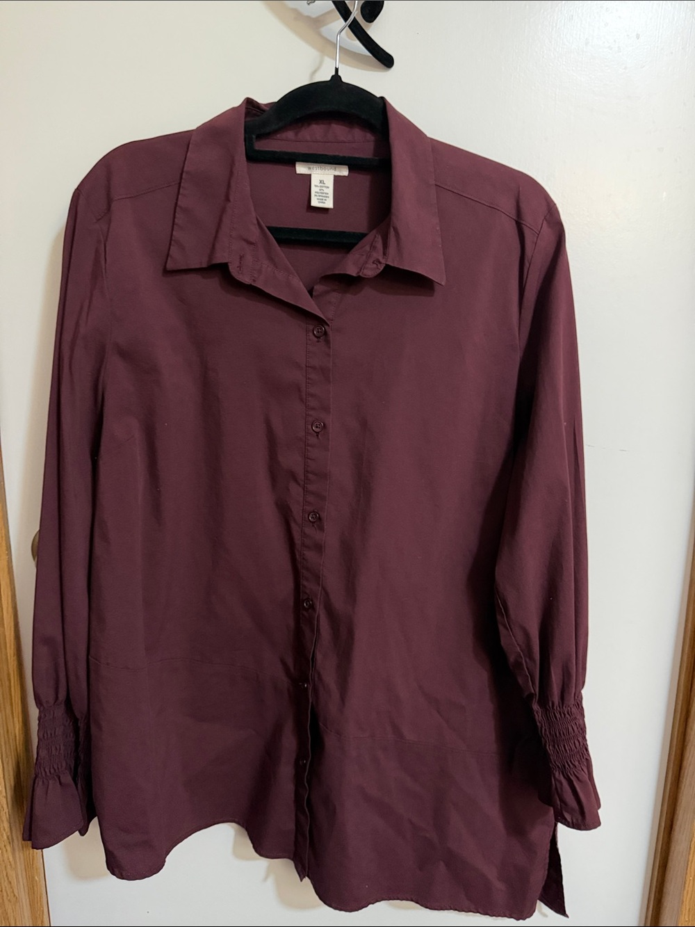 Westbound Women's Button-Down Shirt in Burgundy
